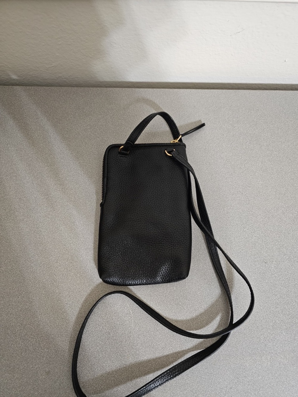 Tory Burch Black Pebbled Leather Crossbody with Gold Logo - Picture 3 of 4